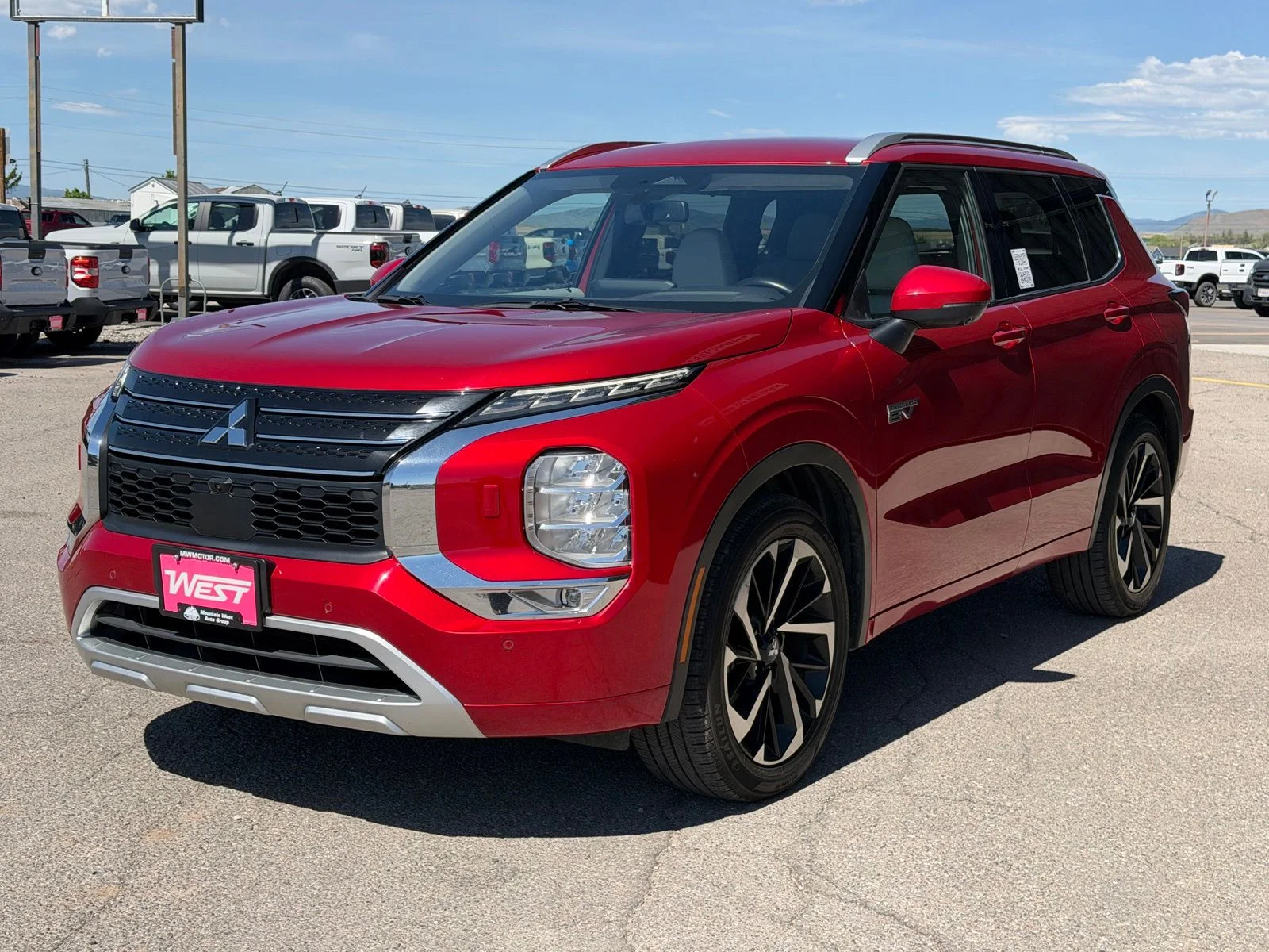 Used 2024 Silver Mitsubishi SEL image 9