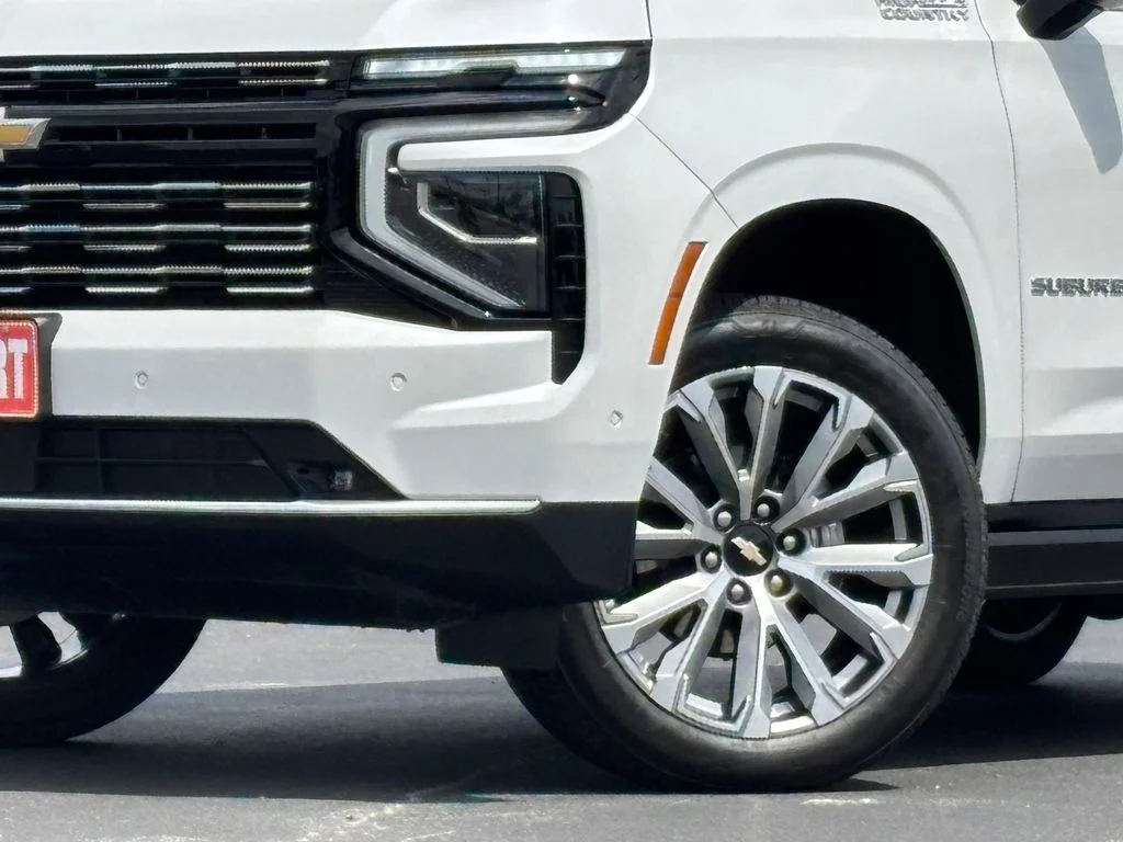 Used 2025 Beige Chevrolet High Country image 2