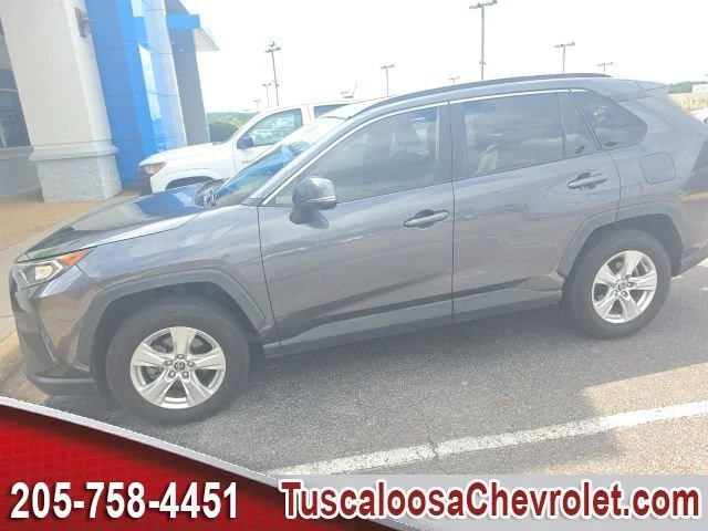 Used 2019 Magnetic Gray Met Toyota XLE image 3
