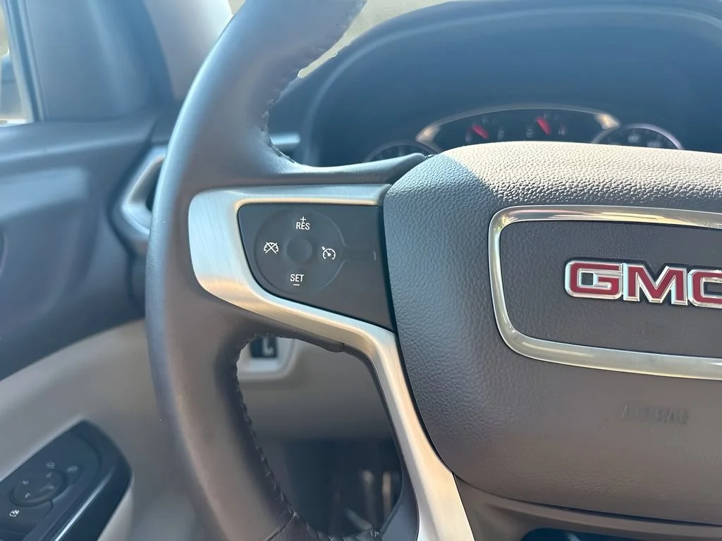 Used 2017 CRIMSON RED TINTCOAT GMC SLT image 18