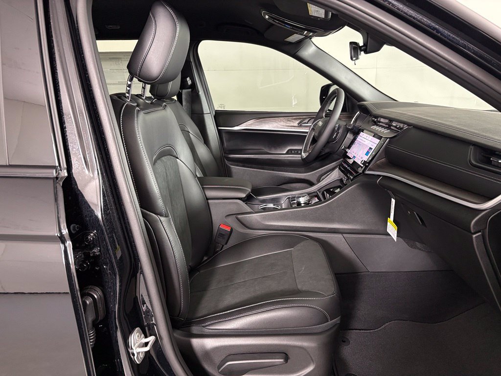 New 2027 High-Gloss Black Paint Jeep Altitude image 42