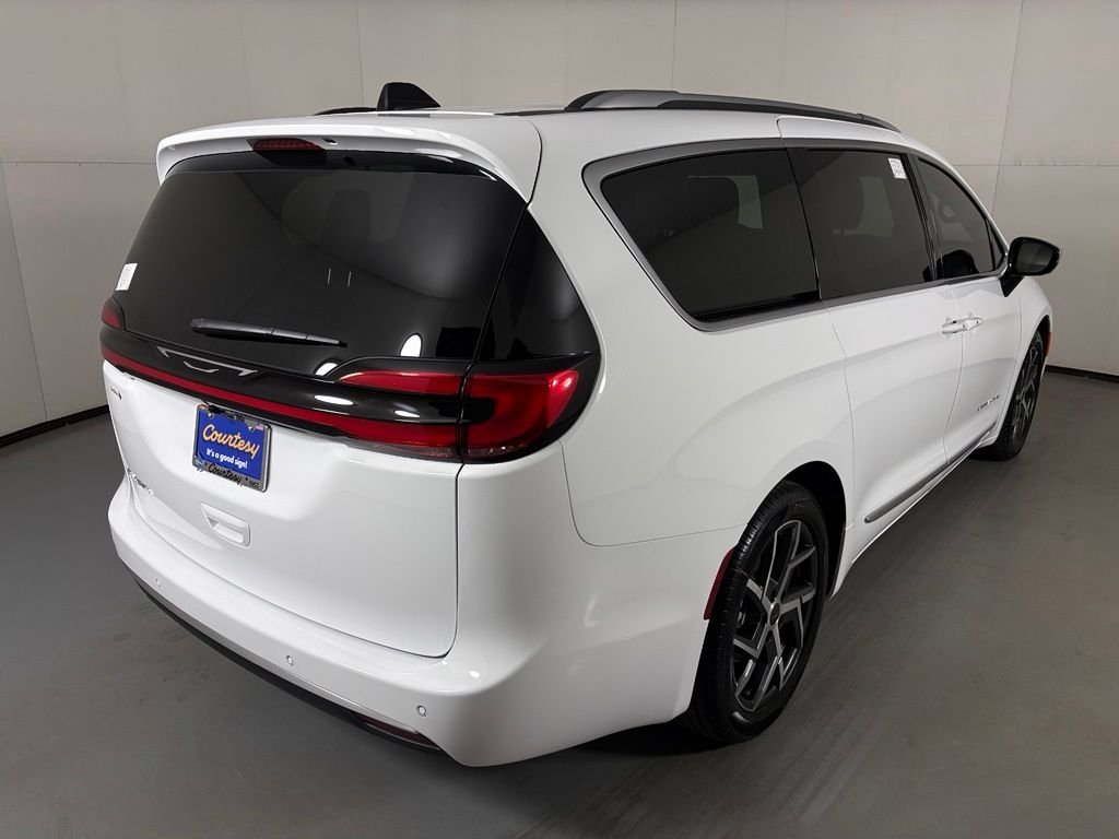 New 2027 Bright White Clear-Coat Exterior Paint Chrysler Pinnacle image 8