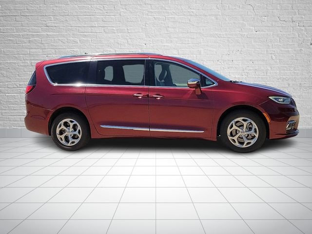 Used 2021 Red Chrysler Limited image 5