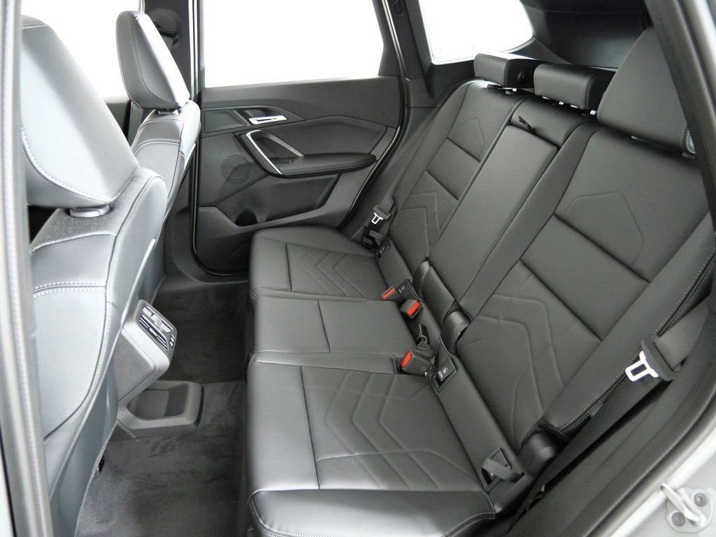 Used 2026 Space Silver Metallic BMW xDrive28i image 31