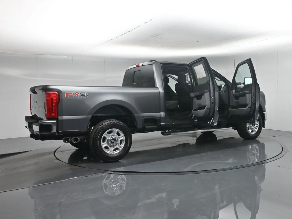 New 2026 Carbonized Gray Metallic Ford XLT image 5