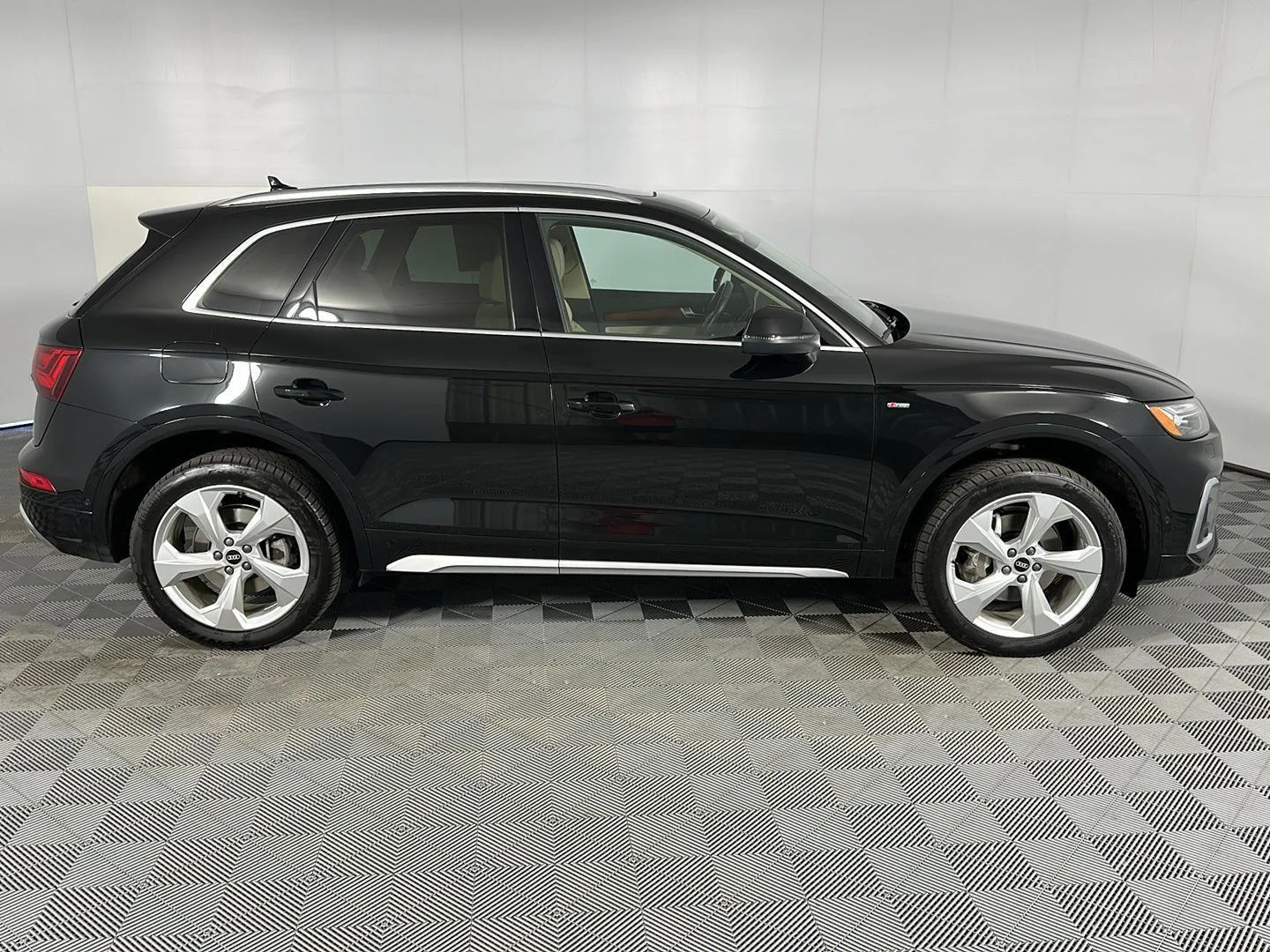 Used 2023 Mythos Black Metallic Audi S line Prestige image 4