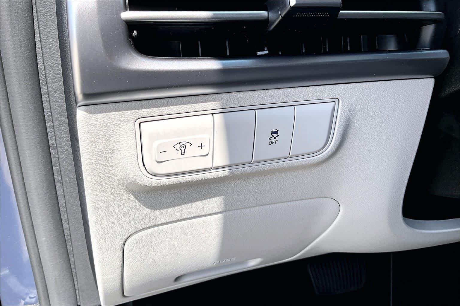 Used 2025 Atlantis Blue Hyundai SE image 34