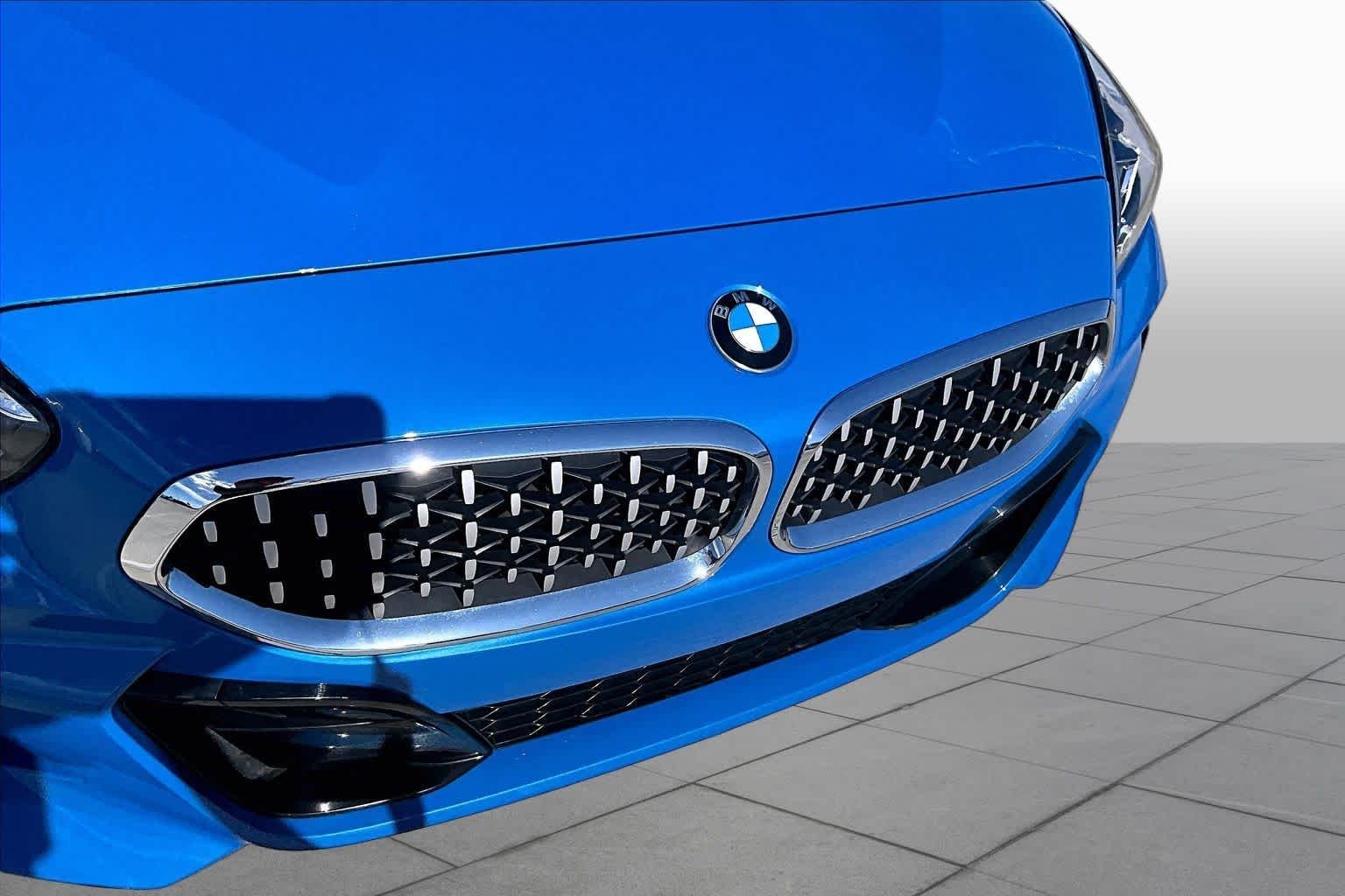 Used 2022 Misano Blue Metallic BMW sDrive30i image 24