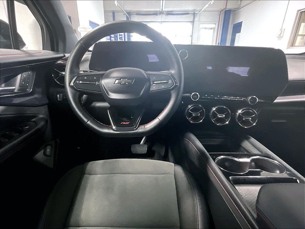 Used 2025 Gray Chevrolet RS image 17