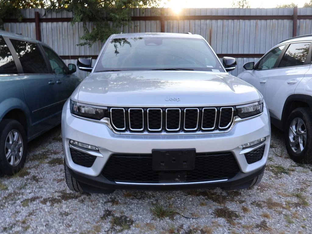 Used 2024 Silver Jeep Limited image 7