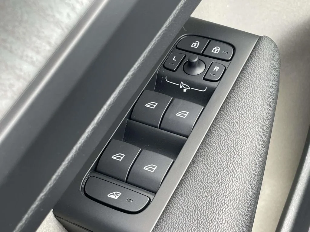 New 2026 Onyx Black Volvo Plus image 6