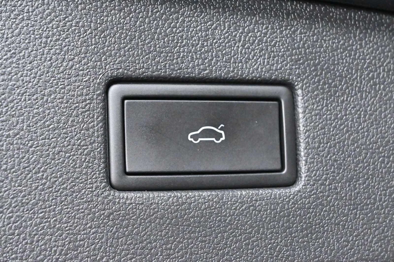 Certified Used 2024 Platinum Gray Metallic Volkswagen SE image 9