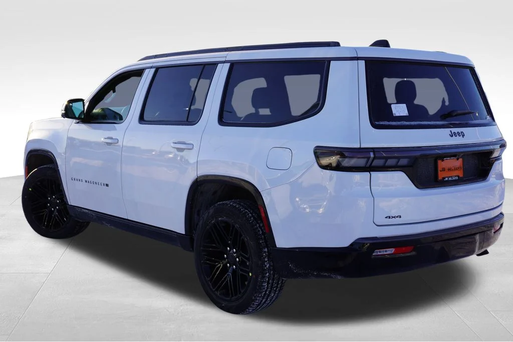 New 2026 Bright White Clear-Coat Exterior Paint Jeep Limited Reserve image 5
