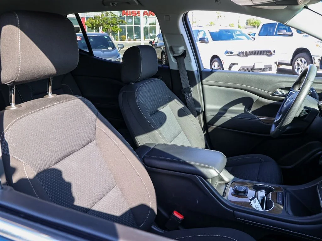 Used 2022 Gray GMC SLE image 21