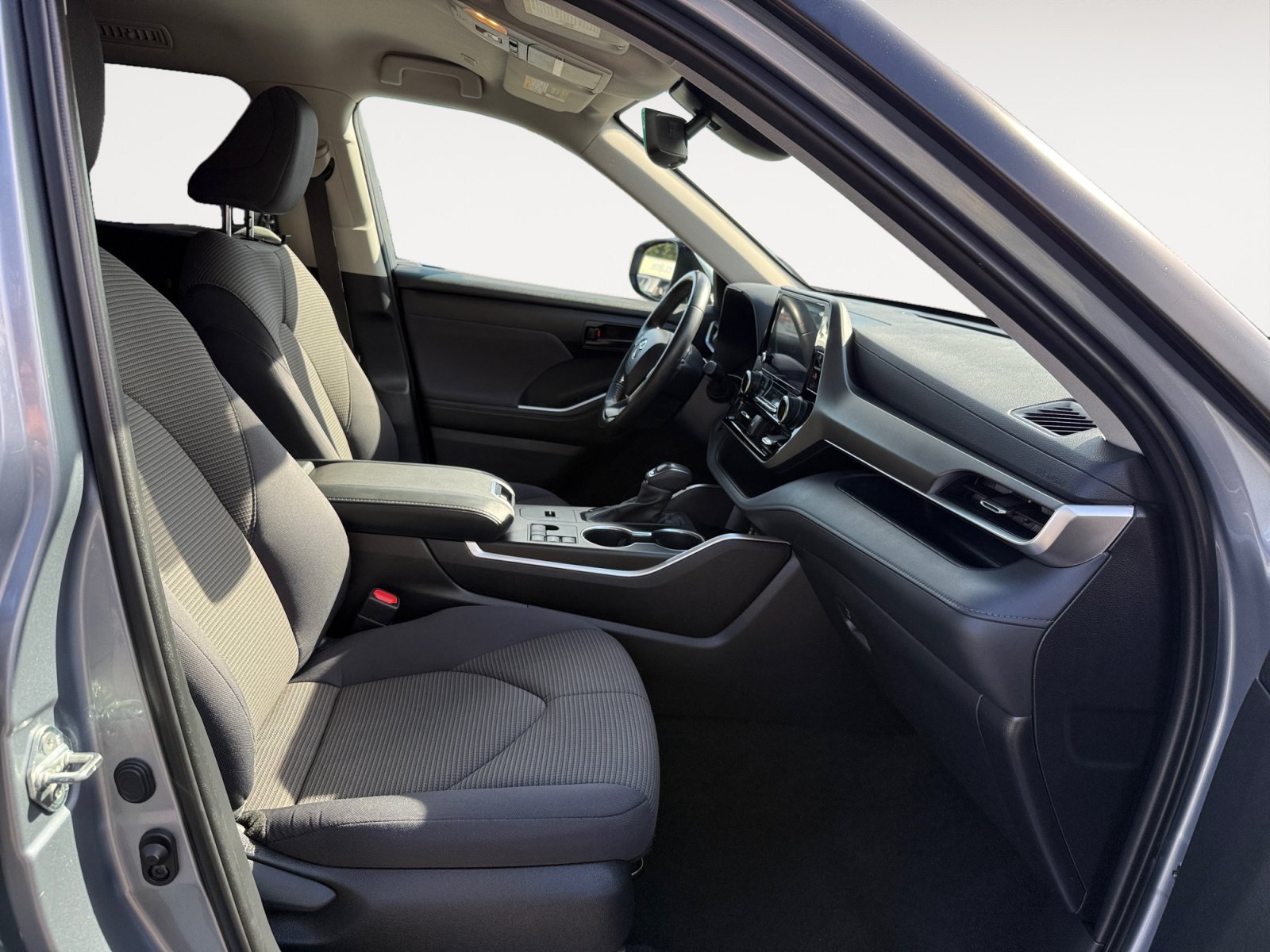 Used 2023 Moon Dust Toyota LE image 19