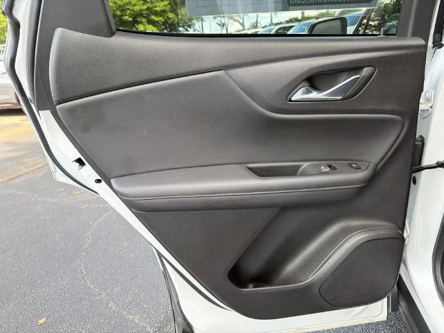 Used 2023 IRIDESCENT PEARL TRICOAT Chevrolet Premier image 22