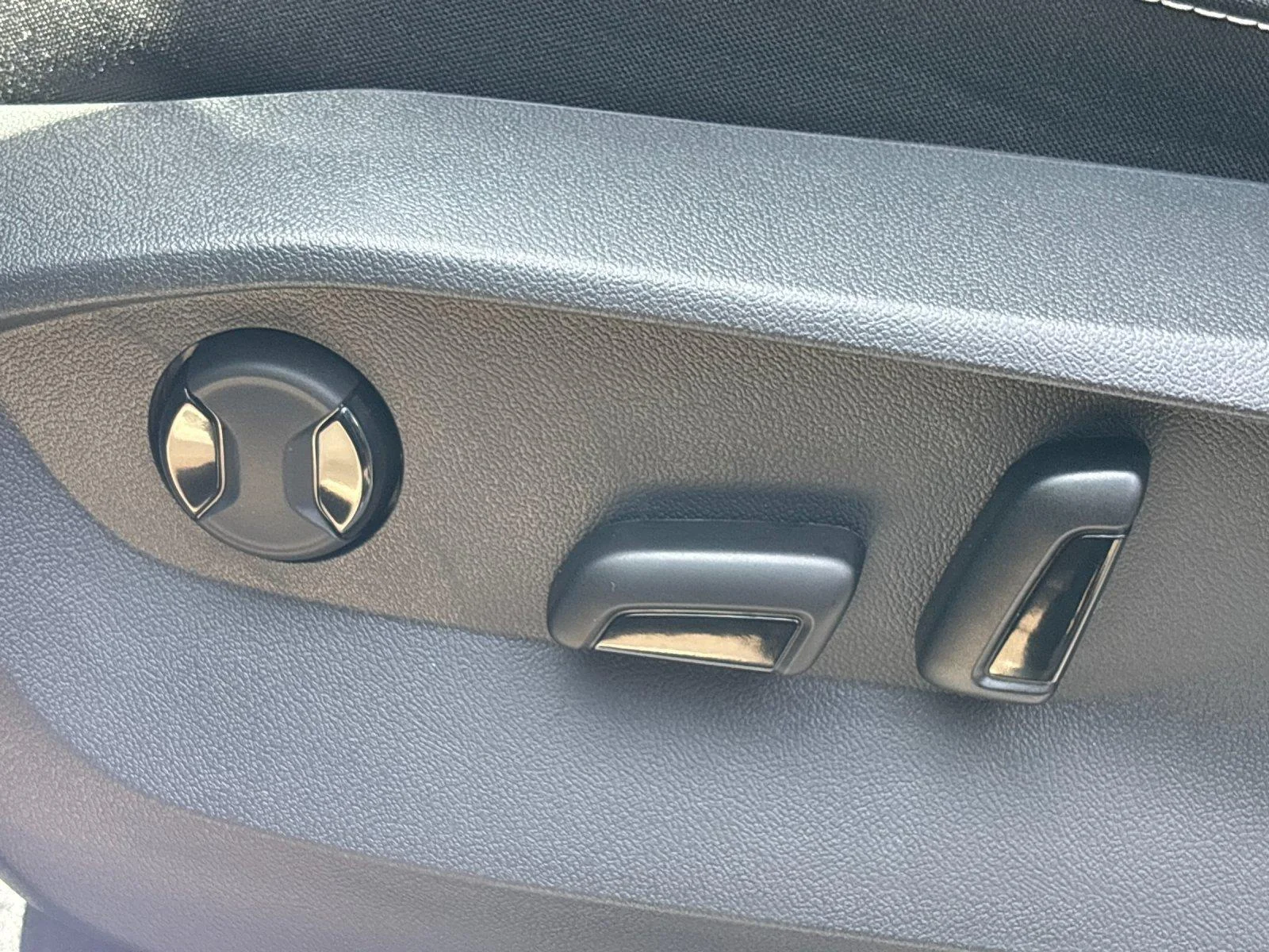 New 2026 Platinum Gray Metallic Volkswagen SEL image 16