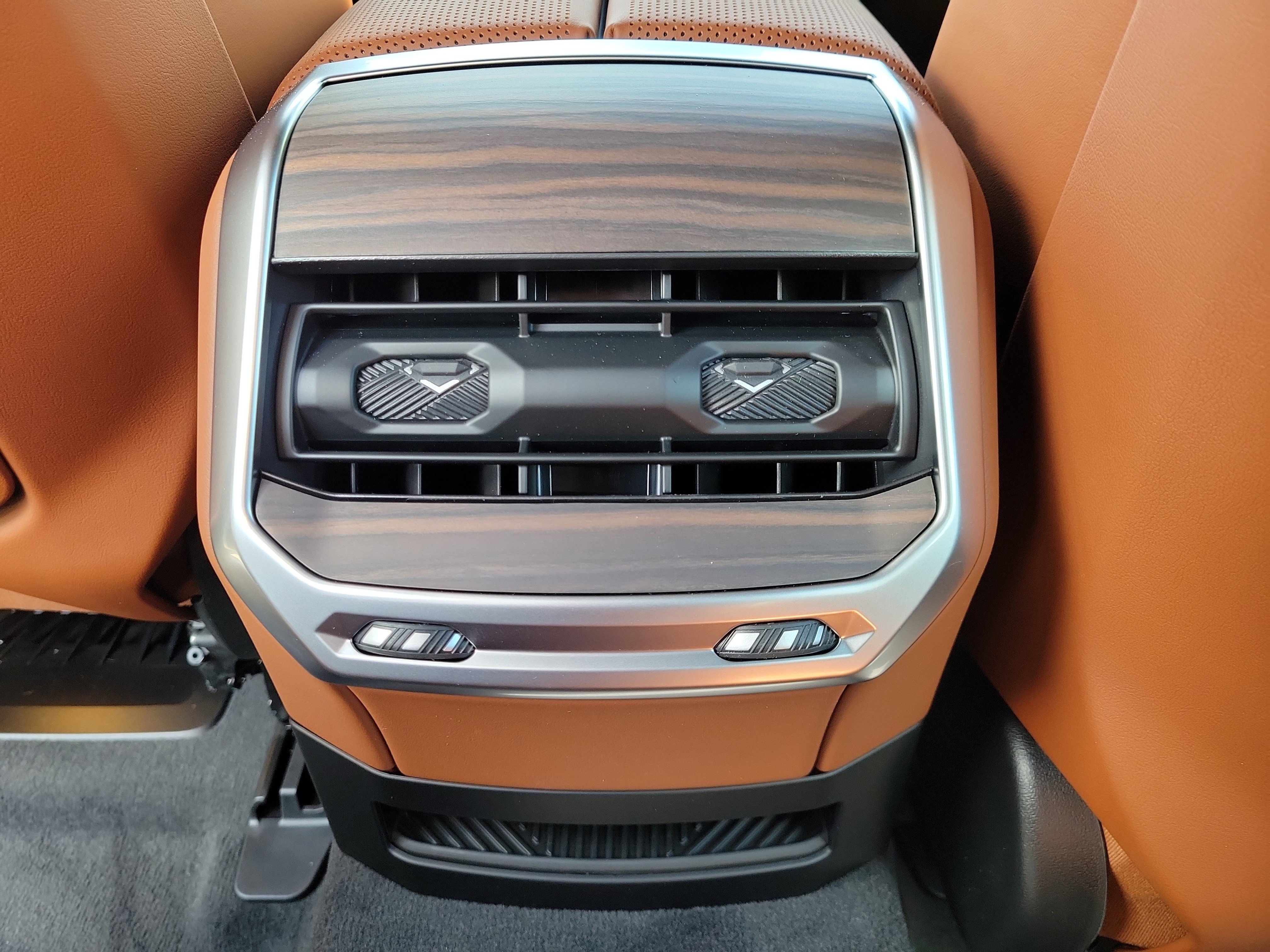 New 2026 Mineral White Metallic BMW 760i xDrive image 11