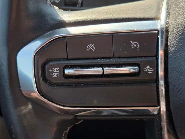 Used 2024 White GMC Denali image 22