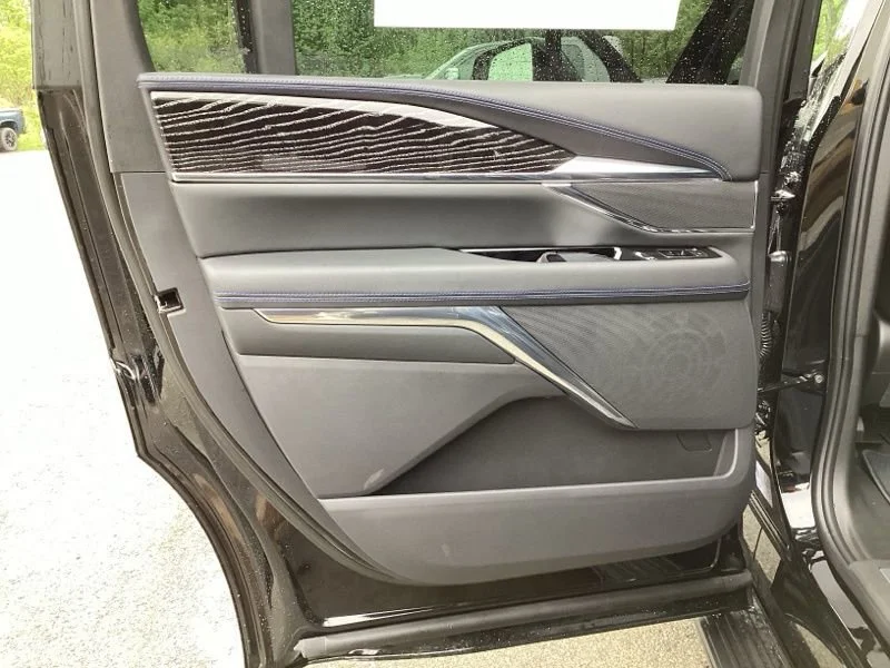 2025 Cadillac Escalade IQ Luxury 1 - Photo 9