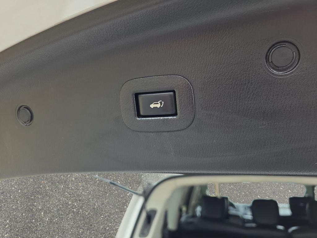 Used 2017 White Nissan Platinum image 14