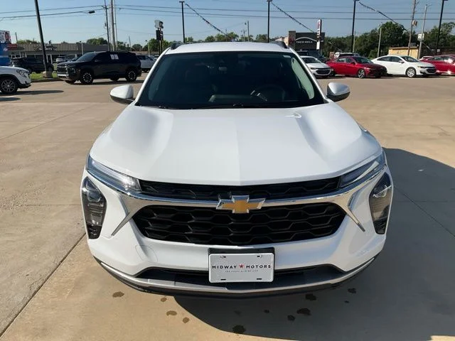 Used 2025 White Chevrolet LT image 38