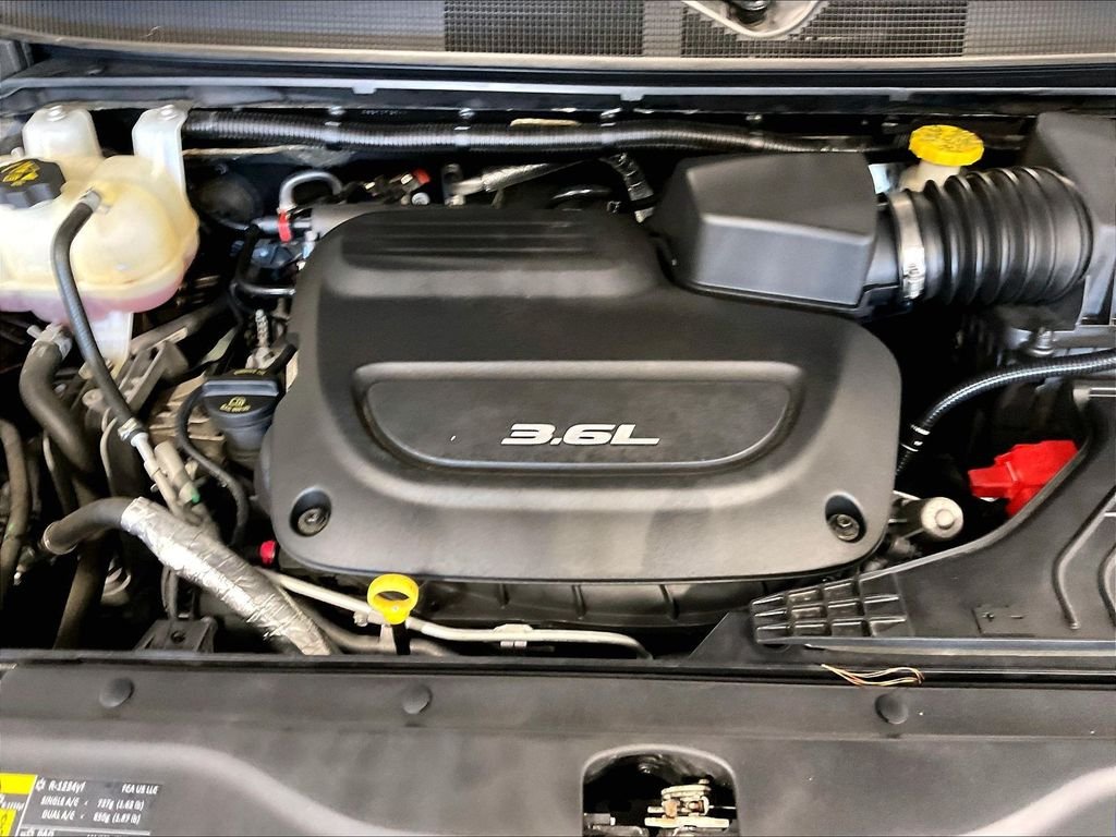 Used 2017 Black Chrysler Touring L image 30