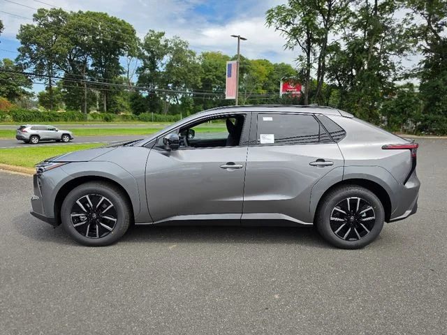 New 2026 Heavy Metal Toyota XLE image 3