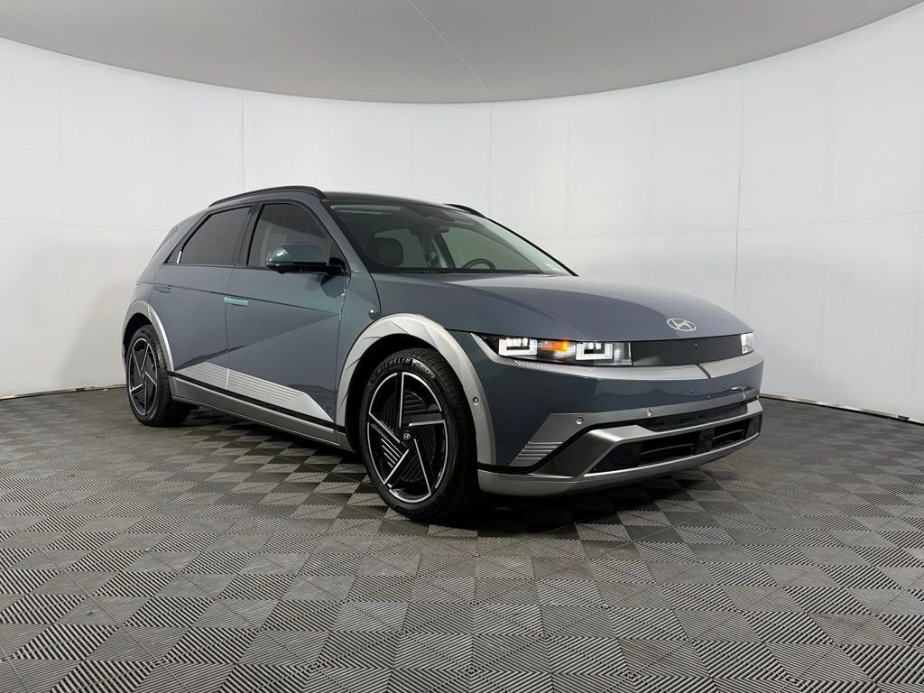Used 2025 Green Hyundai Limited image 5