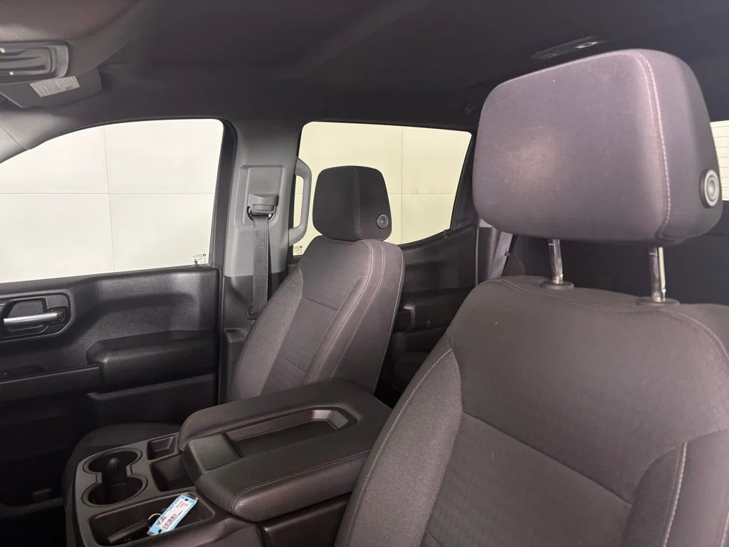 Used 2023 White Chevrolet Custom image 16