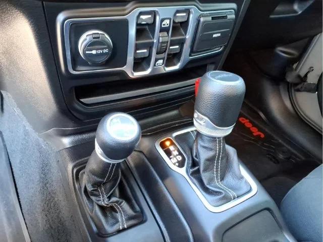 Used 2020 Green Jeep Overland image 27