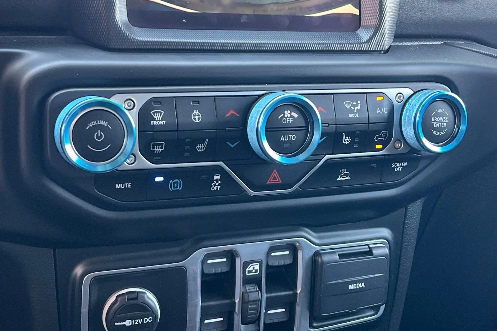 Used 2023 Silver Jeep Rubicon 4xe image 21