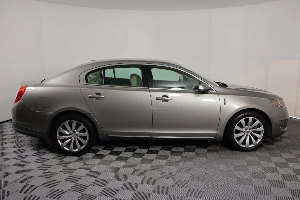 Used 2015 Luxe Lincoln  image 9