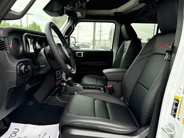 New 2026 Bright White Clear-Coat Exterior Paint Jeep Rubicon X image 16