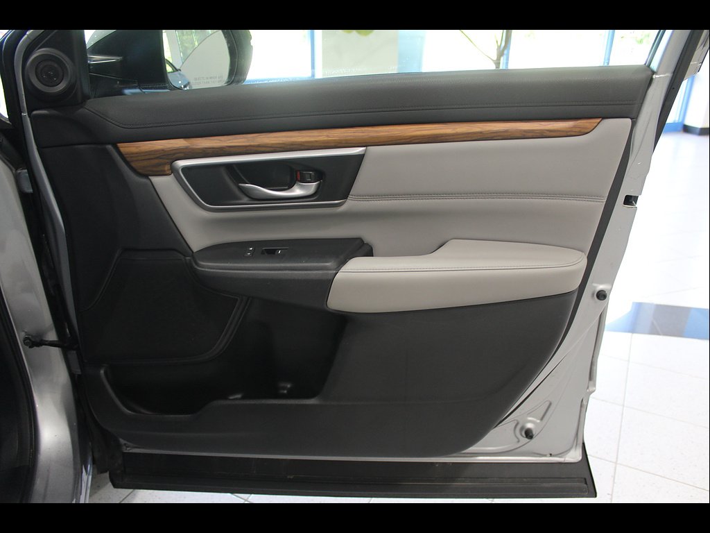 Used 2020 Lunar Silver Metallic Honda Touring image 23