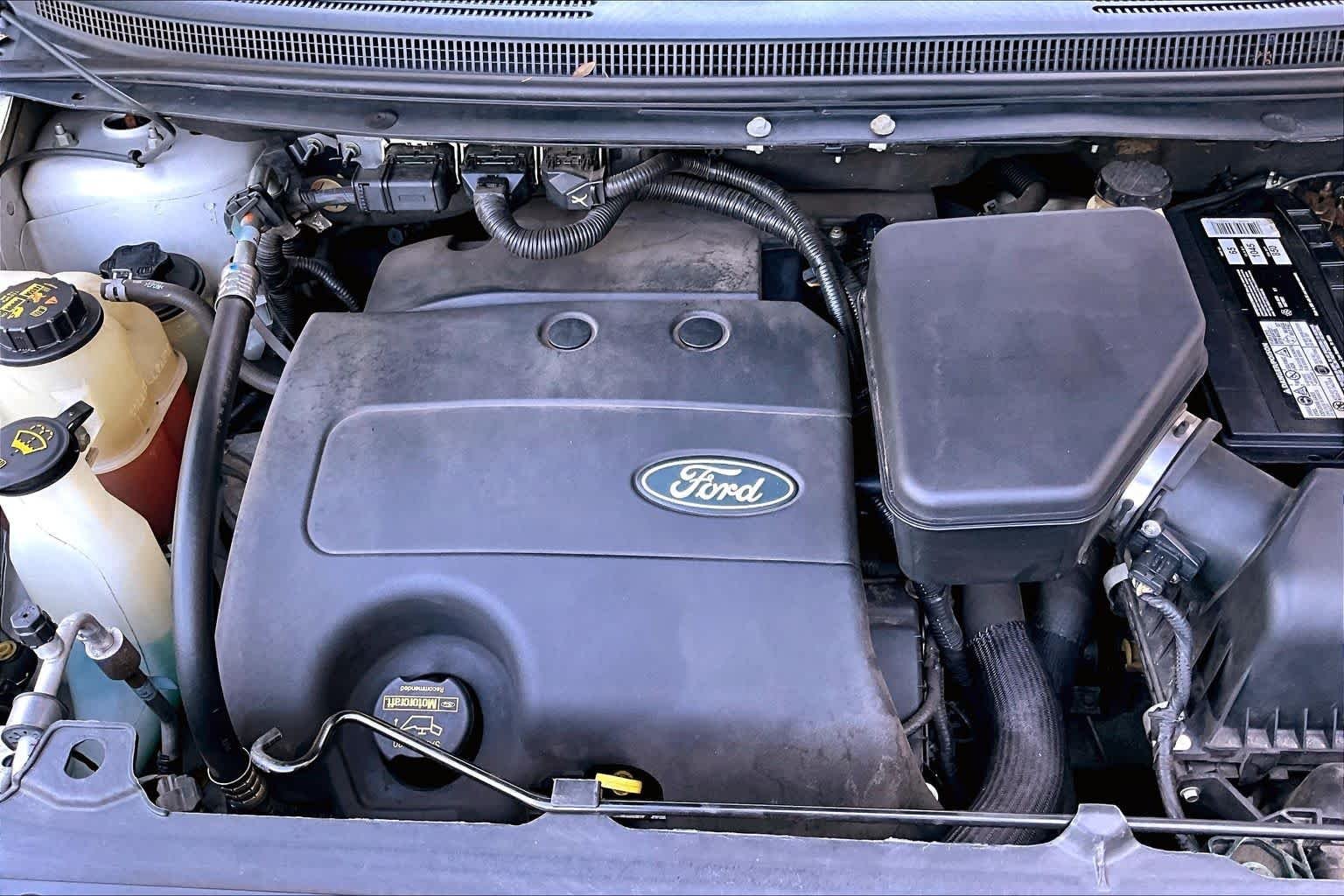 Used 2013 White Suede Ford SE image 31