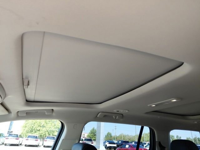 Used 2023 Summit White GMC Denali image 25