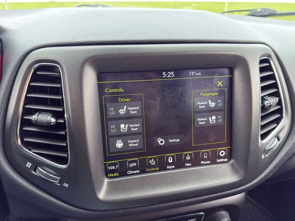 Used 2021 Silver Jeep Trailhawk image 40