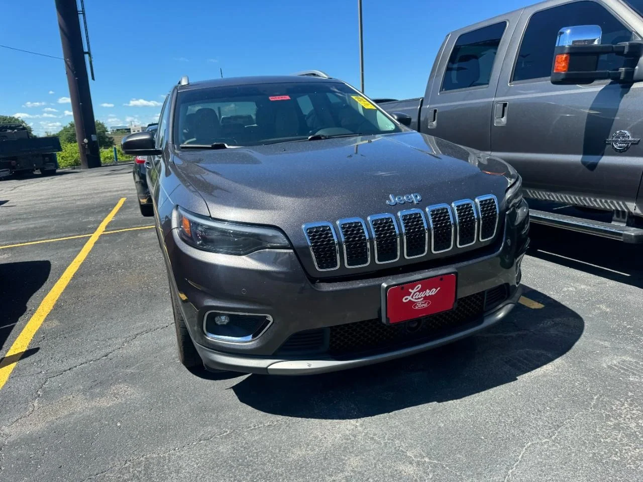 Used 2019 Granite Crystal Clearcoat Metallic Jeep Limited FWD image 3