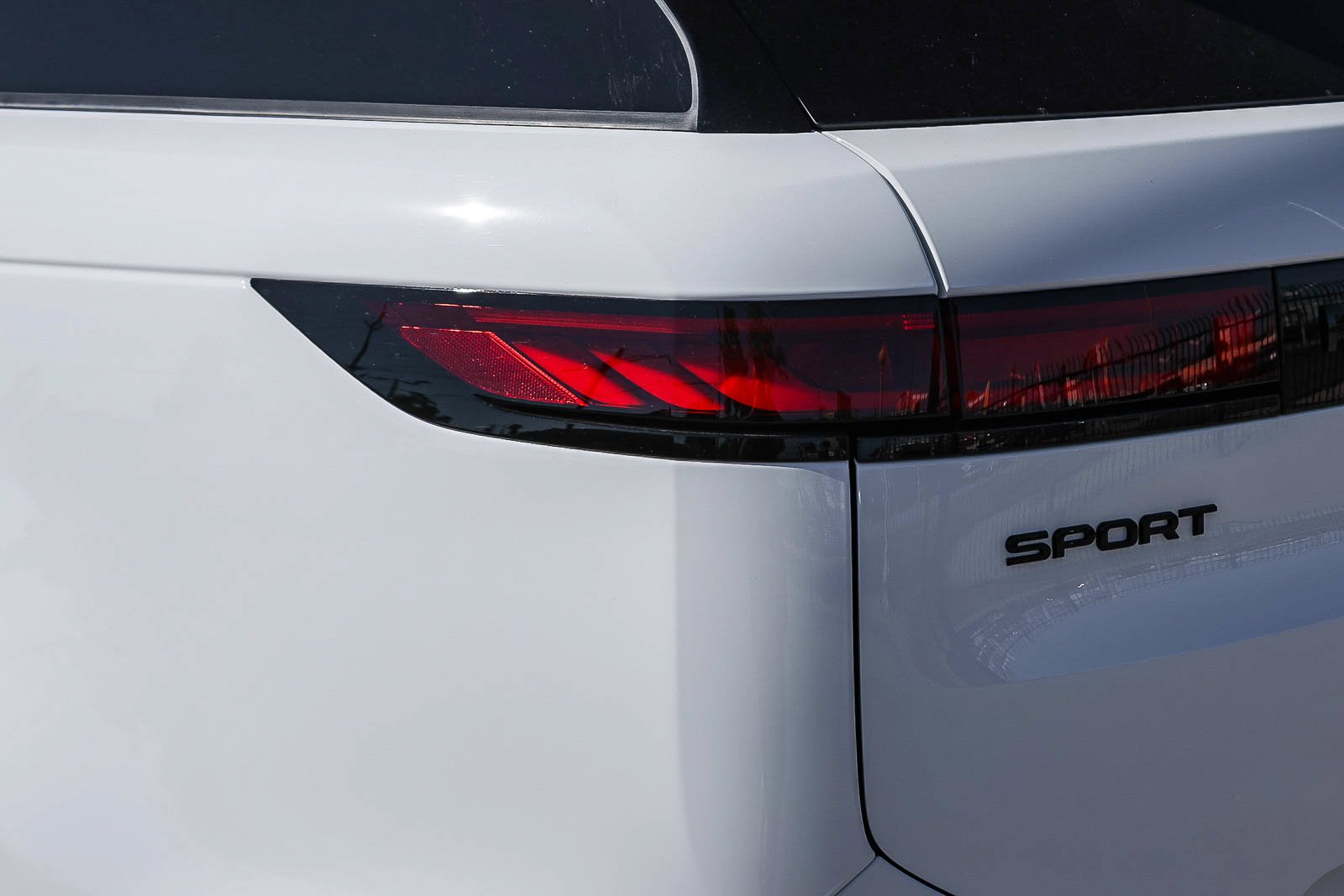 New 2026 Fuji White Land Rover Dynamic SE image 11