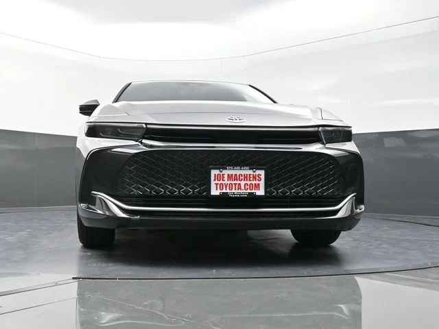 Used 2023  Toyota XLE image 31