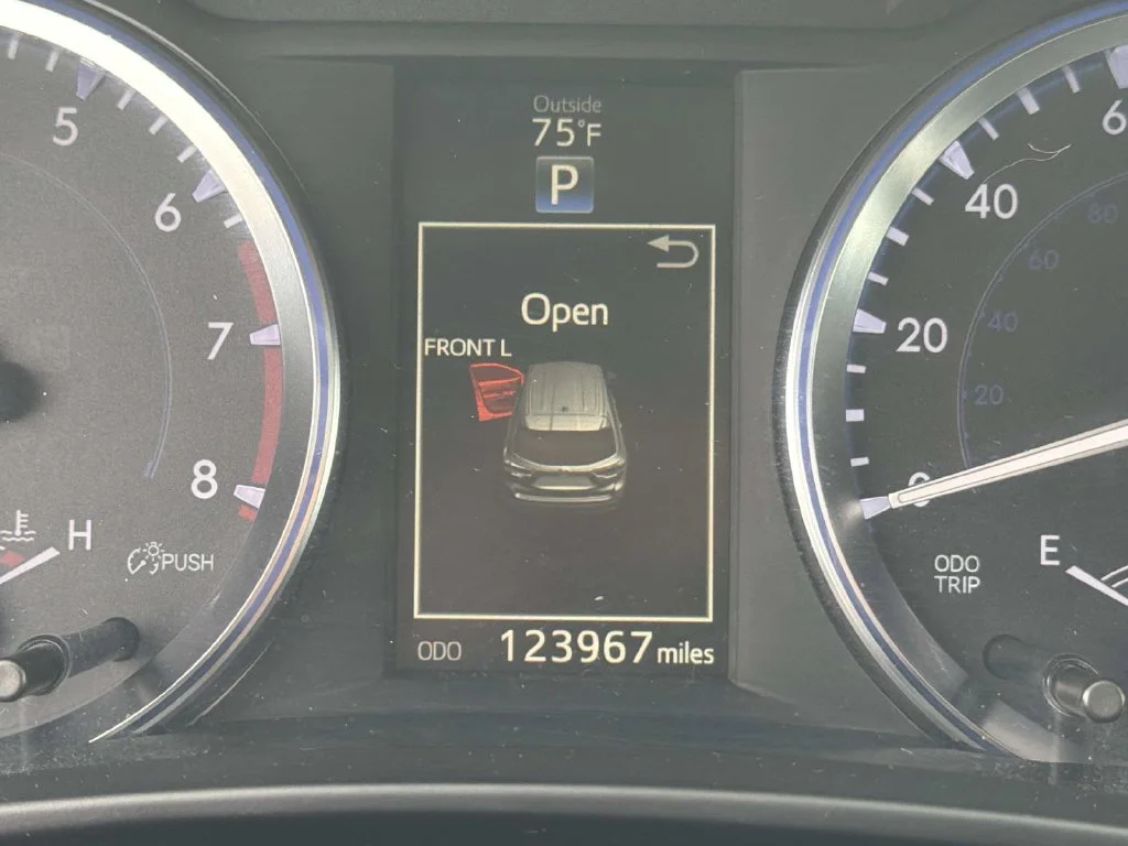 Used 2015 Black Toyota XLE V6 image 20