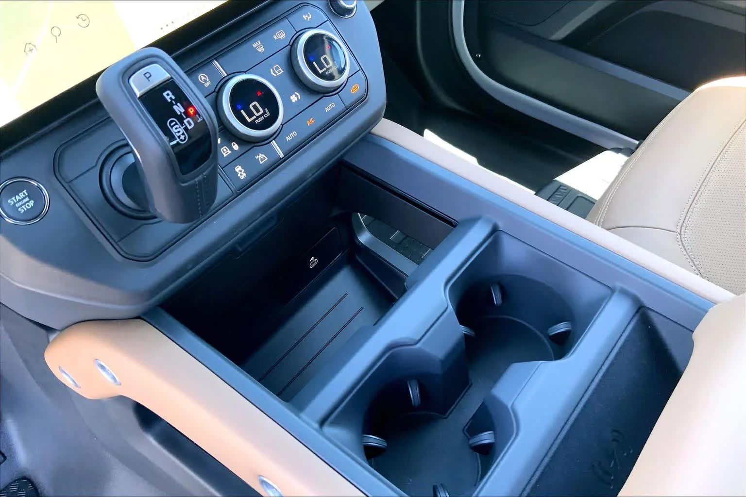 New 2026 Fuji White Land Rover X-Dynamic SE image 7