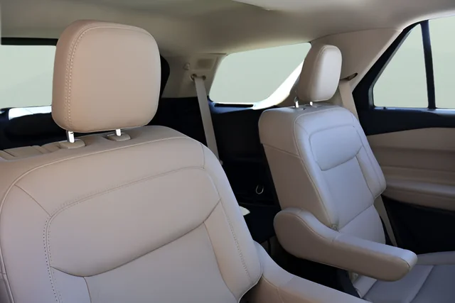 Used 2023 White Ford Limited image 18