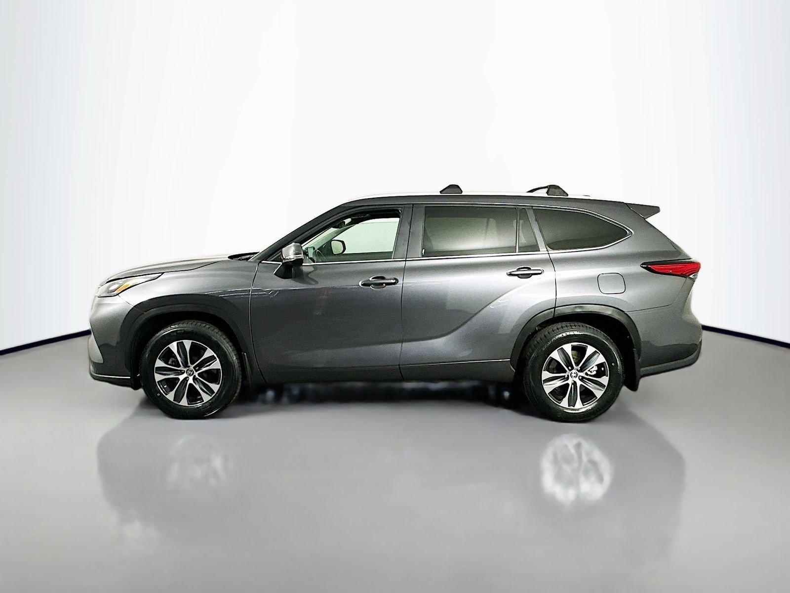 Used 2023 Magnetic Gray Metallic Toyota XLE image 4