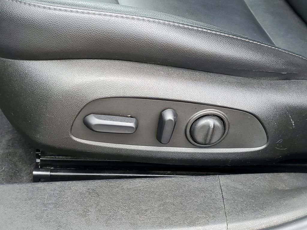Used 2016 Black Chevrolet LT image 9
