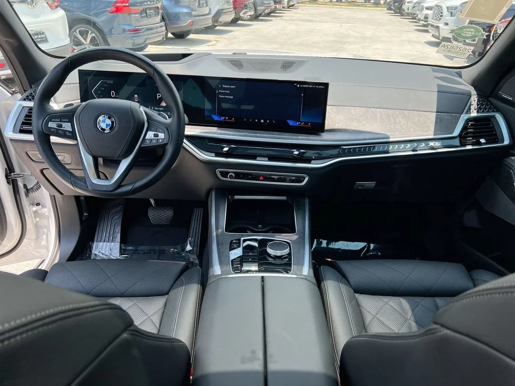 Used 2025 White Metallic BMW sDrive40i image 22