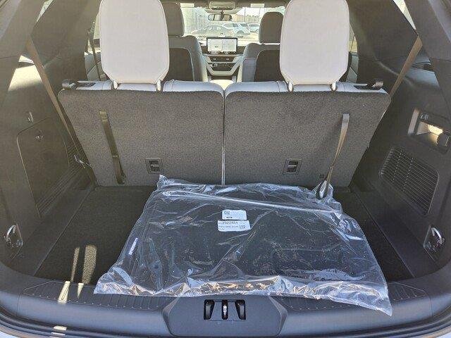 New 2027 Avalanche Gray Ford Active image 28