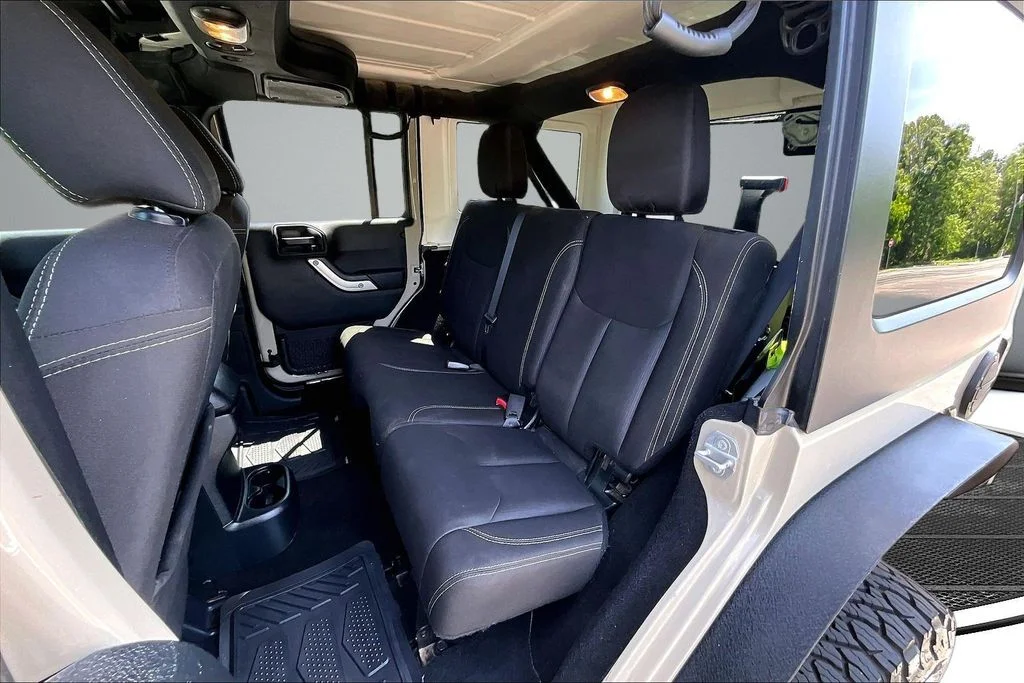 Certified Used 2018 Beige Jeep Unlimited Rubicon image 21
