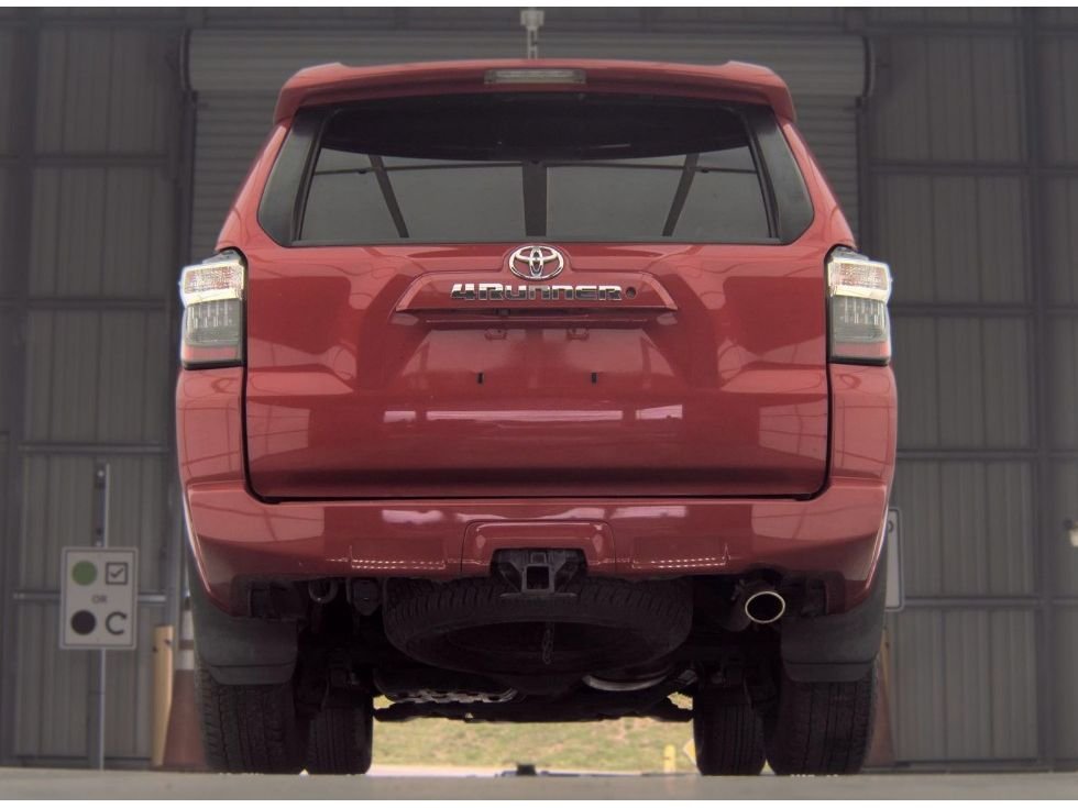 Used 2016 Barcelona Red Metallic Toyota SR5 image 9